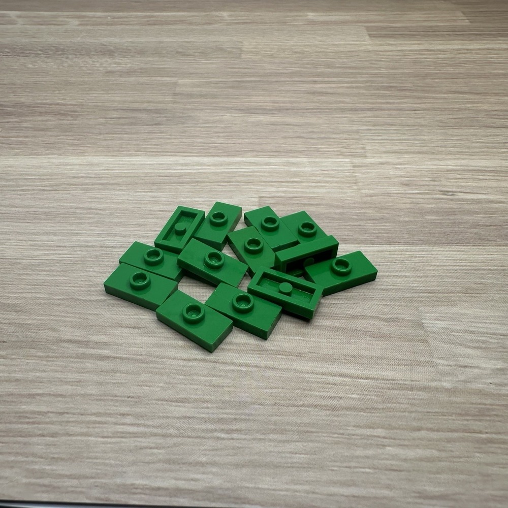 LEGO Parts - Green Plate 1 x 2 with 1 Stud (Jumper) -‎ Part 15573 - QTY 12
